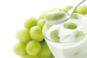 【告知】9月1日より「ぶどう」の果実を使ったヨーグルトやデザートが登場します。